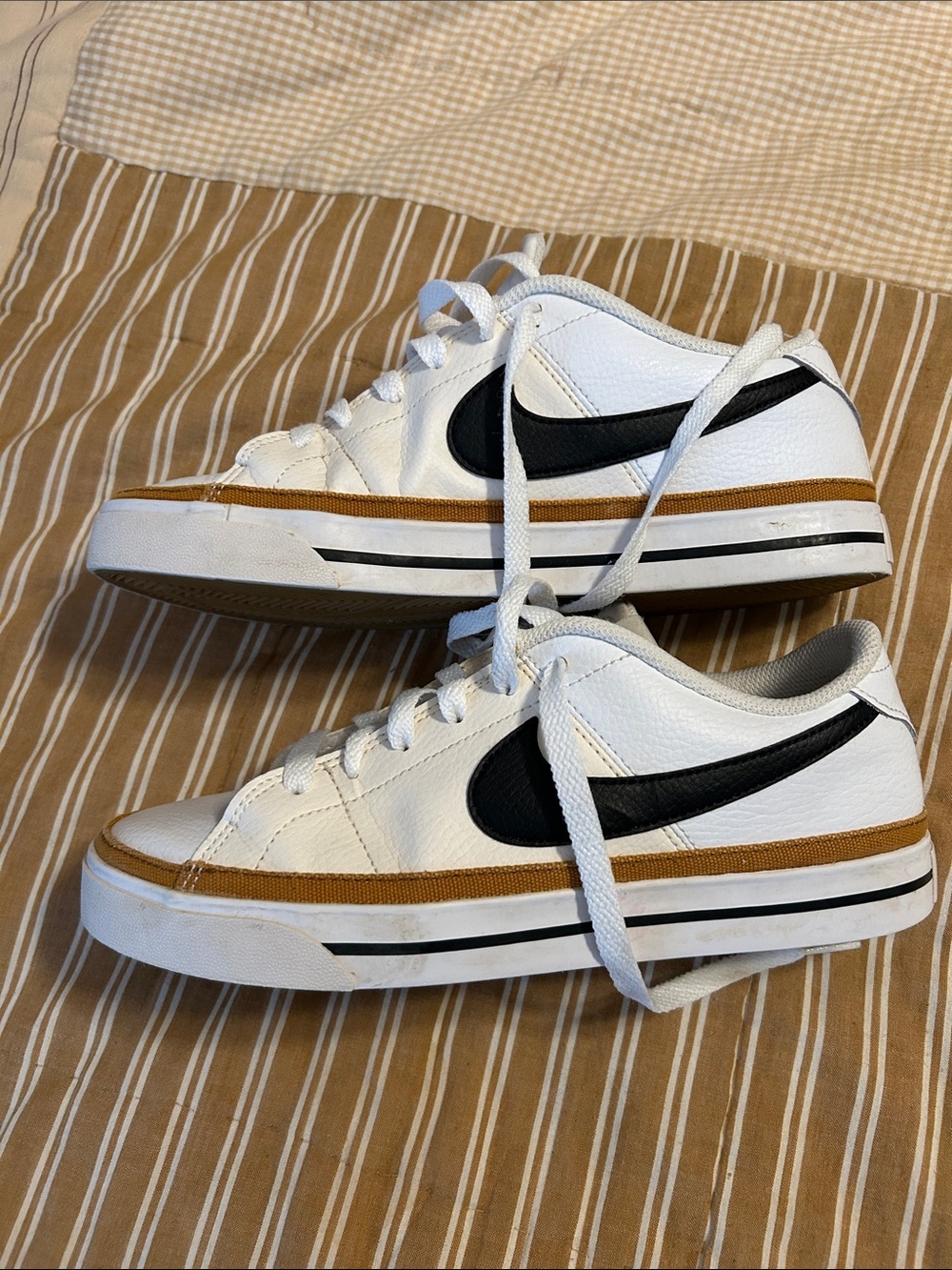 Nike court legacy tennis shoes white and black leather with tan accent size 8.5 - Picture 3 of 6